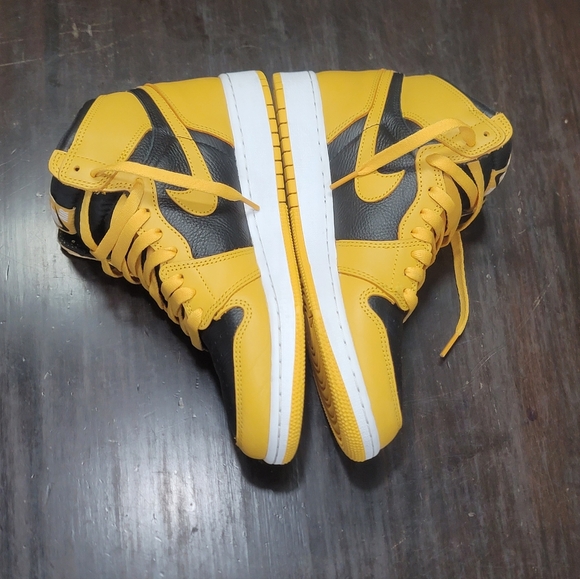 Nike Air Jordan 1 High OG 'Pollen' Wmns 8.5 Great Condition. Same day shipping - Picture 7 of 16